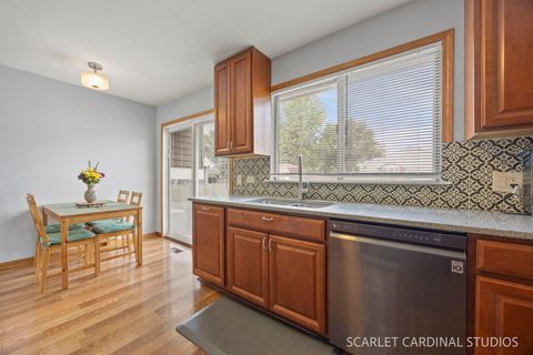 Tiny photo for 30W061 Arbury Court, Warrenville, IL 60555 (MLS # 12646840)