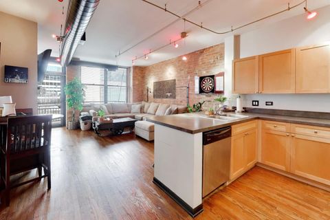 Tiny photo for 520 W HURON Street #406, Chicago, IL 60654 (MLS # 12603315)