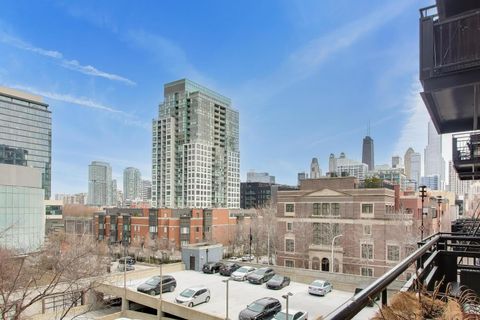 Tiny photo for 520 W HURON Street #406, Chicago, IL 60654 (MLS # 12603315)