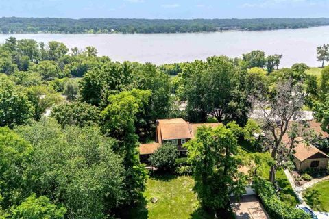 Photo of 25111 VALLEY Drive, Pleasant Valley, IA 52722 (MLS # 100000310)