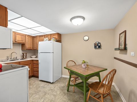 Tiny photo for 5540 Walnut Avenue #33A, Downers Grove, IL 60515 (MLS # 12506863)