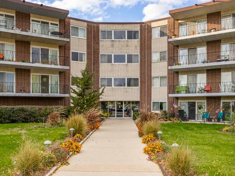 Photo of 5540 Walnut Avenue #33A, Downers Grove, IL 60515 (MLS # 12506863) Photo of 5540 Walnut Avenue #33A, Downers Grove, IL 60515 (MLS # 12506863)