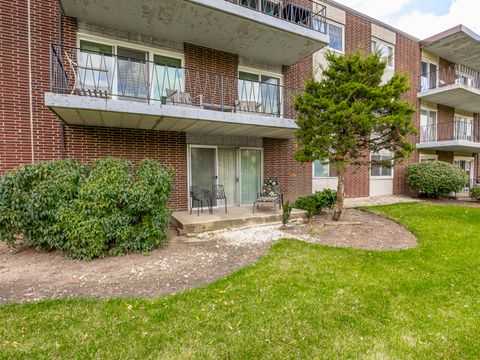 Tiny photo for 5540 Walnut Avenue #33A, Downers Grove, IL 60515 (MLS # 12506863)