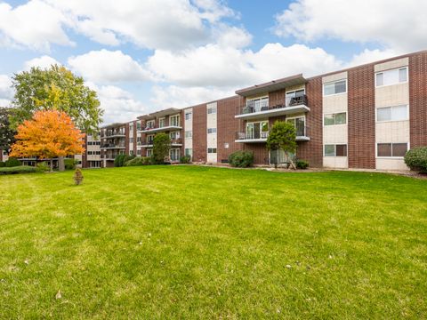 Tiny photo for 5540 Walnut Avenue #33A, Downers Grove, IL 60515 (MLS # 12506863)