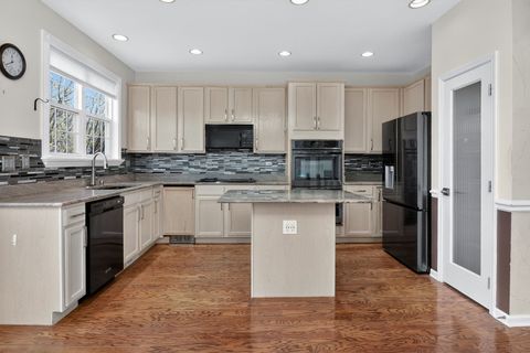 Tiny photo for 1108 Oxford Court, Oakbrook Terrace, IL 60181 (MLS # 12598232)