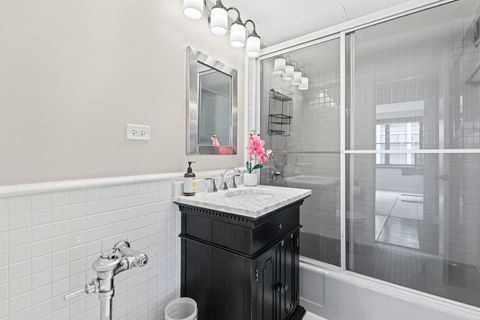 Tiny photo for 850 N Dewitt Place #18A, Chicago, IL 60611 (MLS # 12496114)