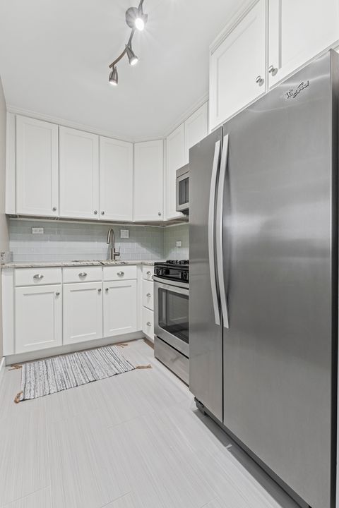 Tiny photo for 850 N Dewitt Place #18A, Chicago, IL 60611 (MLS # 12496114)