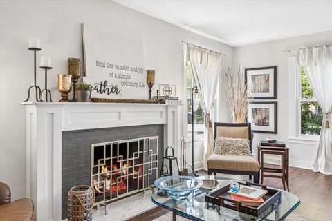 Tiny photo for 223 Southcote Road, Riverside, IL 60546 (MLS # 12643208)