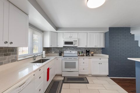 Tiny photo for 231 Webster Lane, Schaumburg, IL 60193 (MLS # 12469051)