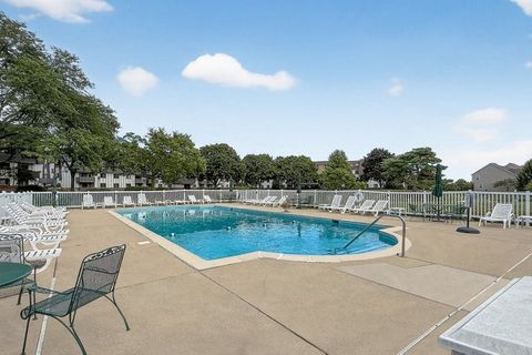 Tiny photo for 13200 W Heiden Circle #2411, Lake Bluff, IL 60044 (MLS # 12453099)
