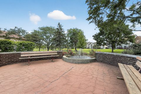 Tiny photo for 13200 W Heiden Circle #2411, Lake Bluff, IL 60044 (MLS # 12453099)