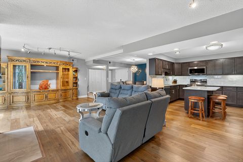 Tiny photo for 13200 W Heiden Circle #2411, Lake Bluff, IL 60044 (MLS # 12453099)