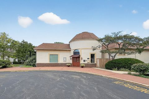 Tiny photo for 13200 W Heiden Circle #2411, Lake Bluff, IL 60044 (MLS # 12453099)