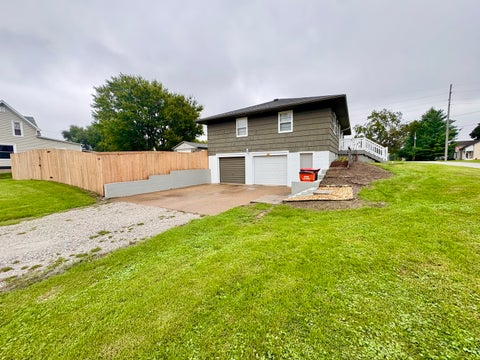 Tiny photo for 401 SE 4th Street, Aledo, IL 61231 (MLS # 12769812)