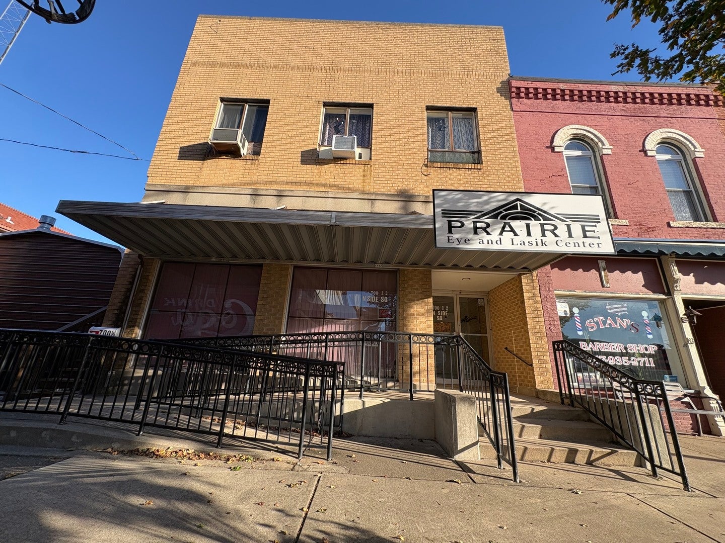 700 N Side Sq, Clinton, IL 61727