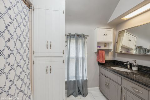 Tiny photo for 320 N Stone Avenue, La Grange Park, IL 60526 (MLS # 12650905)