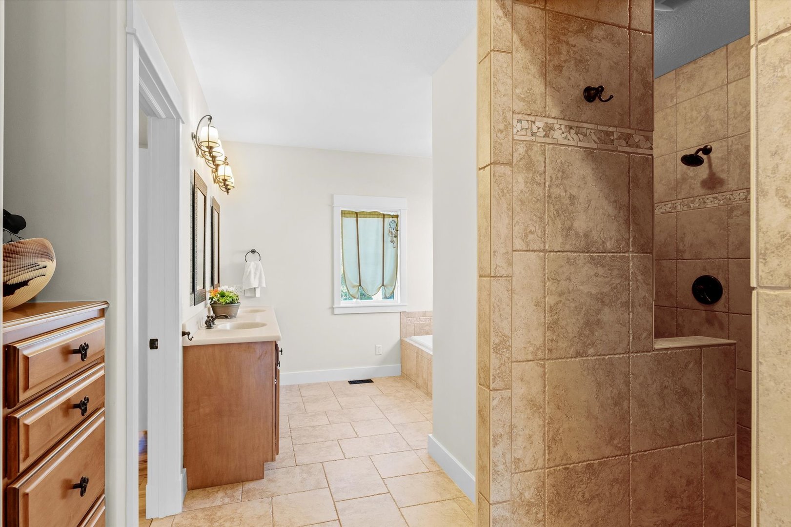 Mahomet, Illinois, 61853, United States, 5 Bedrooms Bedrooms, ,5 BathroomsBathrooms,Residential,Active,2033419