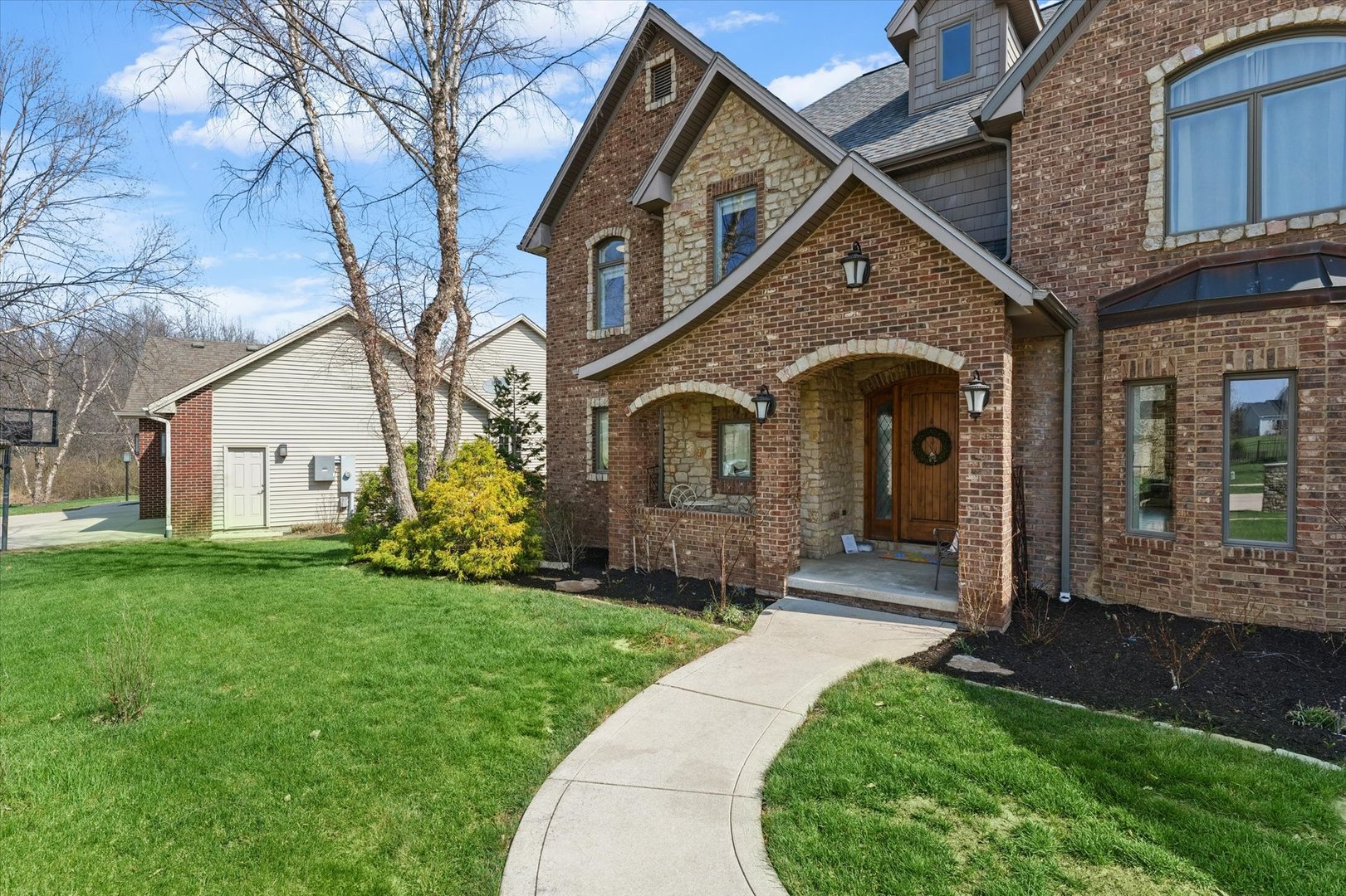 Mahomet, Illinois, 61853, United States, 5 Bedrooms Bedrooms, ,5 BathroomsBathrooms,Residential,Active,2033419