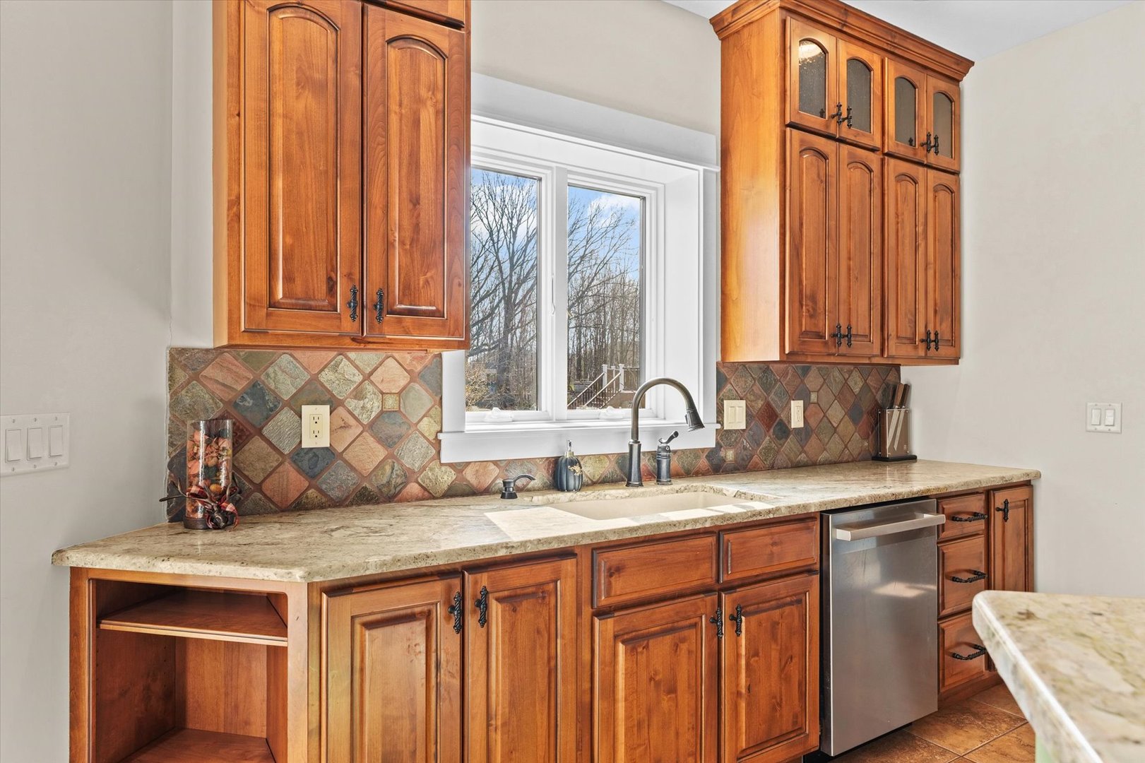 Mahomet, Illinois, 61853, United States, 5 Bedrooms Bedrooms, ,5 BathroomsBathrooms,Residential,Active,2033419