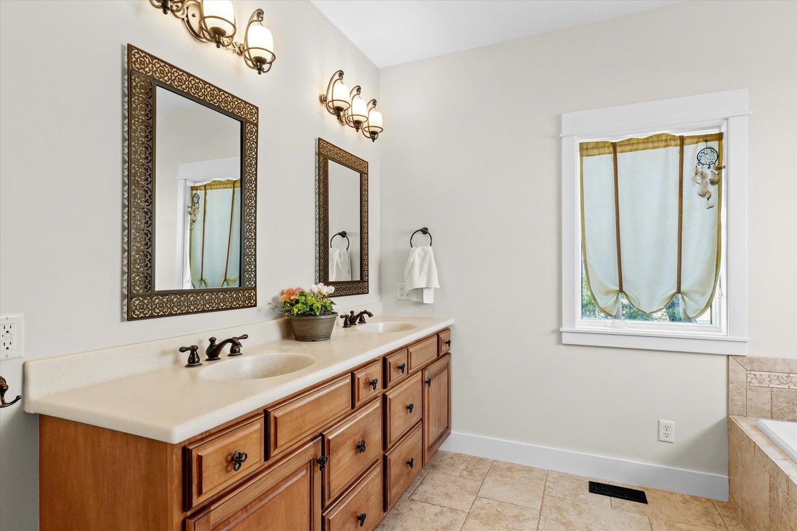 Mahomet, Illinois, 61853, United States, 5 Bedrooms Bedrooms, ,5 BathroomsBathrooms,Residential,Active,2033419