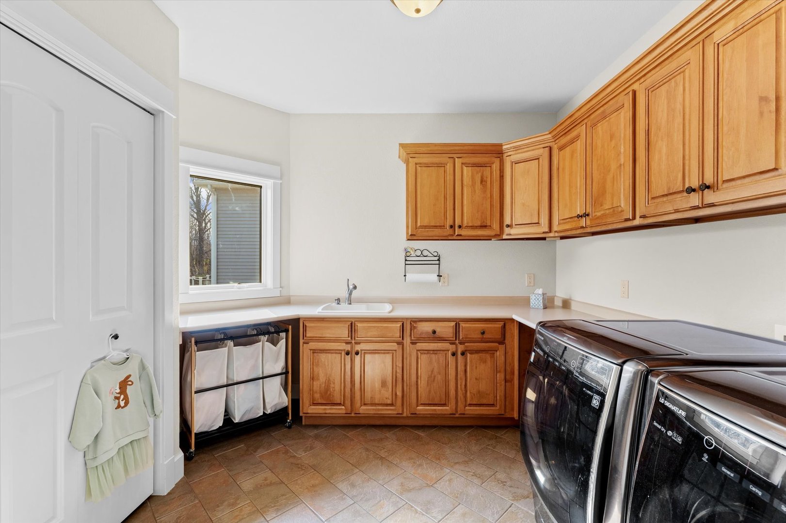 Mahomet, Illinois, 61853, United States, 5 Bedrooms Bedrooms, ,5 BathroomsBathrooms,Residential,Active,2033419