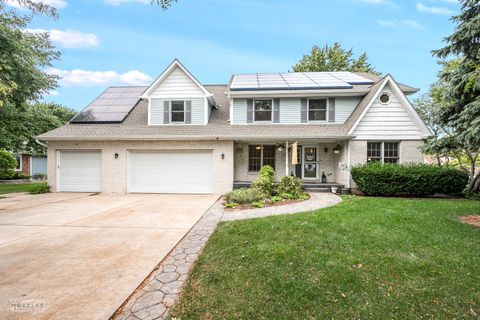 Photo of 1701 Grand Prairie Drive, New Lenox, IL 60451 (MLS # 12486461) Photo of 1701 Grand Prairie Drive, New Lenox, IL 60451 (MLS # 12486461)