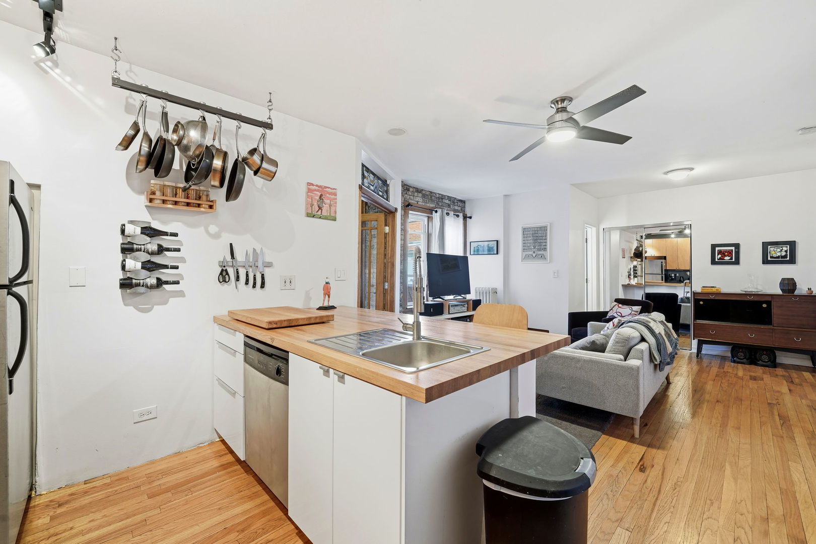 1413 W Farwell Avenue D3