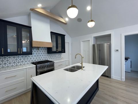 Tiny photo for 607 W Olive Street, Bloomington, IL 61701 (MLS # 12526226)