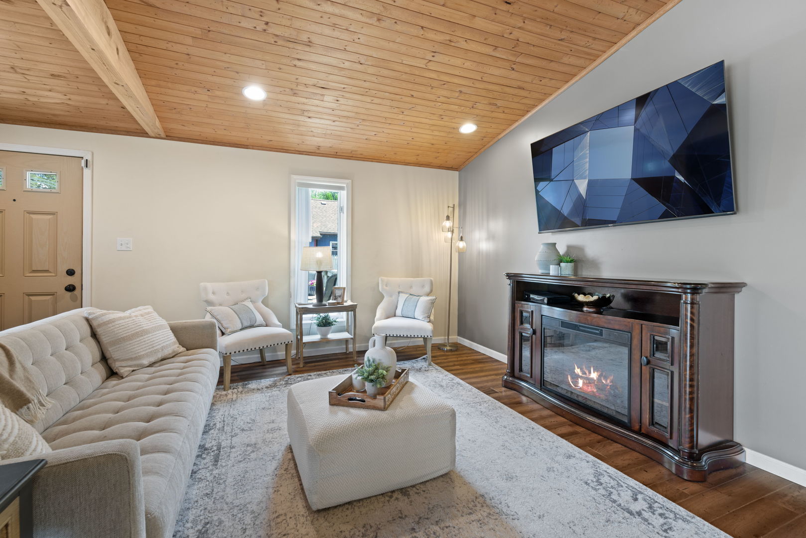 35W493 Riverside Drive