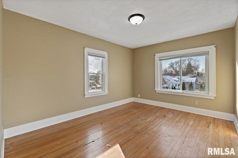 Tiny photo for 2111 MISSISSIPPI Avenue, Davenport, IA 52803 (MLS # QC4270109)