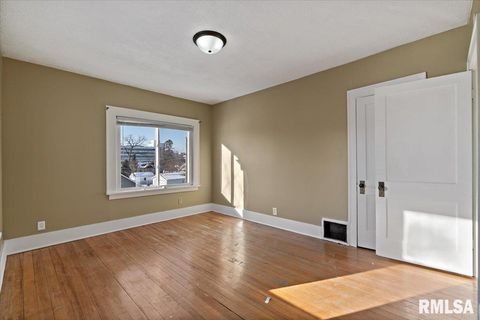 Tiny photo for 2111 MISSISSIPPI Avenue, Davenport, IA 52803 (MLS # QC4270109)