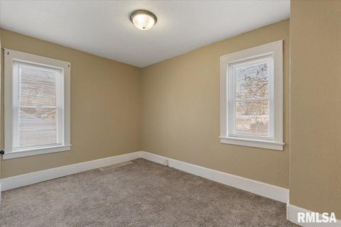 Tiny photo for 2111 MISSISSIPPI Avenue, Davenport, IA 52803 (MLS # QC4270109)