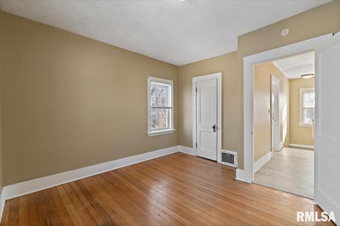 Tiny photo for 2111 MISSISSIPPI Avenue, Davenport, IA 52803 (MLS # QC4270109)