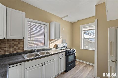 Tiny photo for 2111 MISSISSIPPI Avenue, Davenport, IA 52803 (MLS # QC4270109)