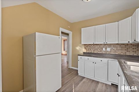 Tiny photo for 2111 MISSISSIPPI Avenue, Davenport, IA 52803 (MLS # QC4270109)