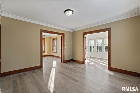 Tiny photo for 2111 MISSISSIPPI Avenue, Davenport, IA 52803 (MLS # QC4270109)