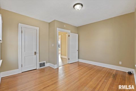 Tiny photo for 2111 MISSISSIPPI Avenue, Davenport, IA 52803 (MLS # QC4270109)