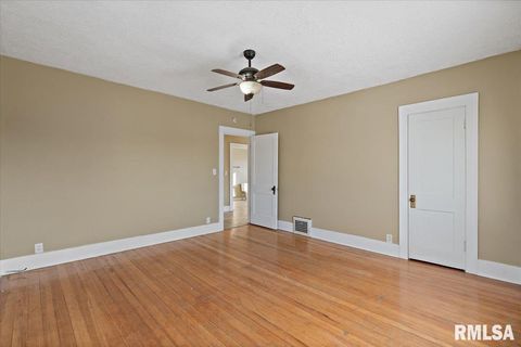 Tiny photo for 2111 MISSISSIPPI Avenue, Davenport, IA 52803 (MLS # QC4270109)