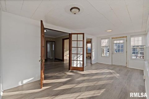 Tiny photo for 2111 MISSISSIPPI Avenue, Davenport, IA 52803 (MLS # QC4270109)