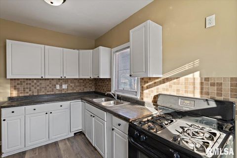 Tiny photo for 2111 MISSISSIPPI Avenue, Davenport, IA 52803 (MLS # QC4270109)