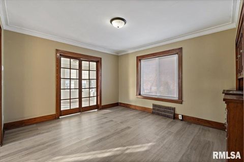 Tiny photo for 2111 MISSISSIPPI Avenue, Davenport, IA 52803 (MLS # QC4270109)