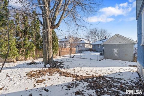 Tiny photo for 2111 MISSISSIPPI Avenue, Davenport, IA 52803 (MLS # QC4270109)