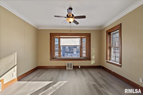 Tiny photo for 2111 MISSISSIPPI Avenue, Davenport, IA 52803 (MLS # QC4270109)