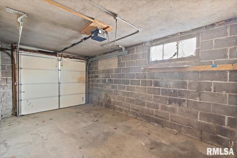 Tiny photo for 2111 MISSISSIPPI Avenue, Davenport, IA 52803 (MLS # QC4270109)