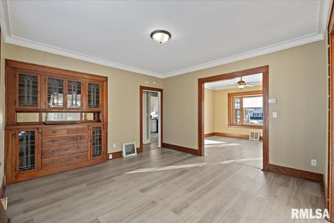 Tiny photo for 2111 MISSISSIPPI Avenue, Davenport, IA 52803 (MLS # QC4270109)