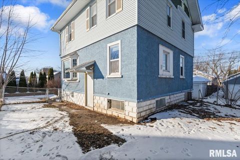 Tiny photo for 2111 MISSISSIPPI Avenue, Davenport, IA 52803 (MLS # QC4270109)