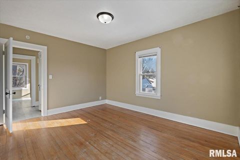 Tiny photo for 2111 MISSISSIPPI Avenue, Davenport, IA 52803 (MLS # QC4270109)