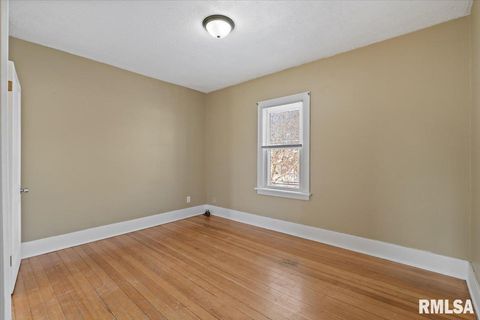 Tiny photo for 2111 MISSISSIPPI Avenue, Davenport, IA 52803 (MLS # QC4270109)