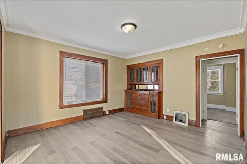 Tiny photo for 2111 MISSISSIPPI Avenue, Davenport, IA 52803 (MLS # QC4270109)