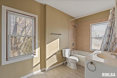 Tiny photo for 2111 MISSISSIPPI Avenue, Davenport, IA 52803 (MLS # QC4270109)